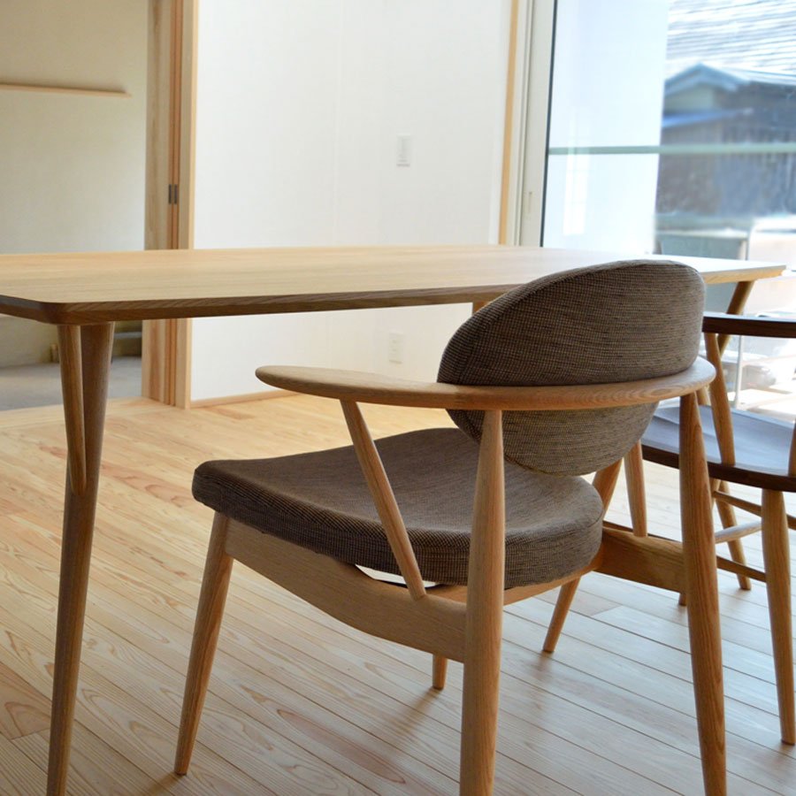 柏木工 ボスチェアをダイニングテーブルに合わせたコーディネート例