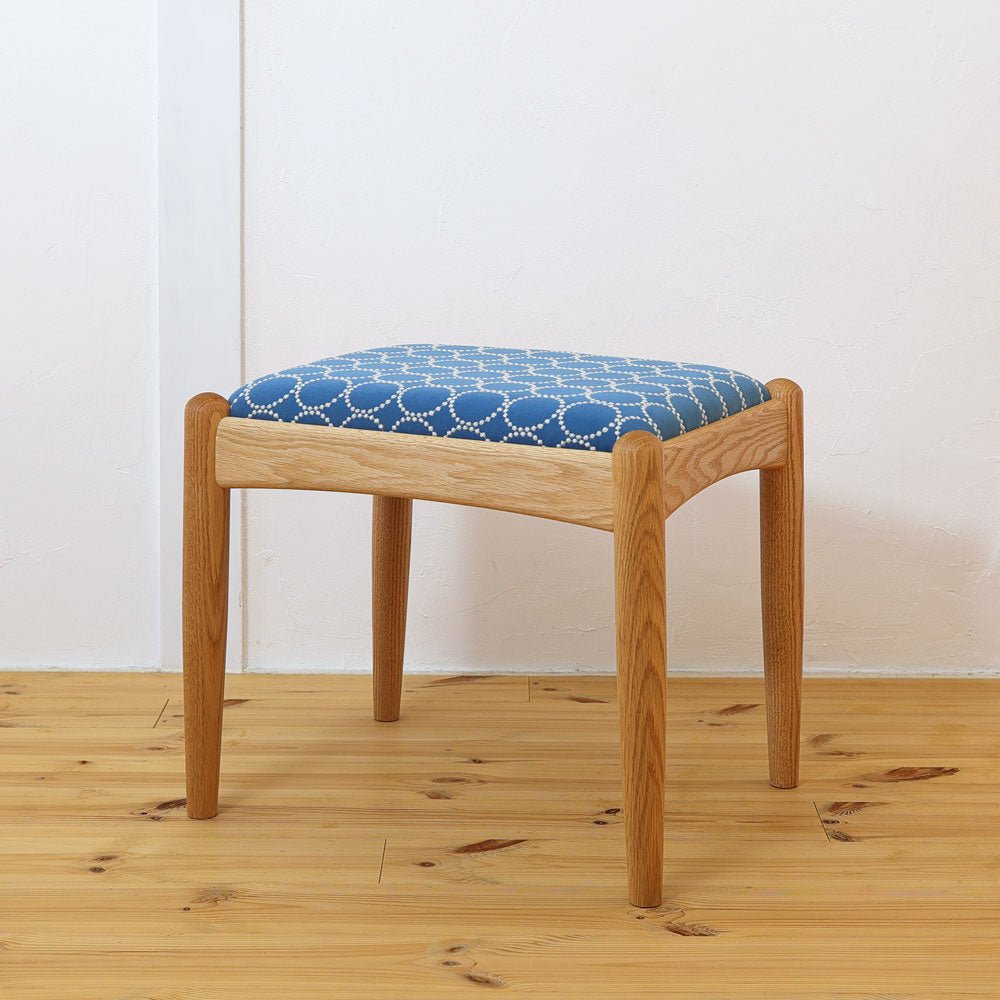 ミナペルホネン・タンバリン生地のシキファニチアのノーススツール