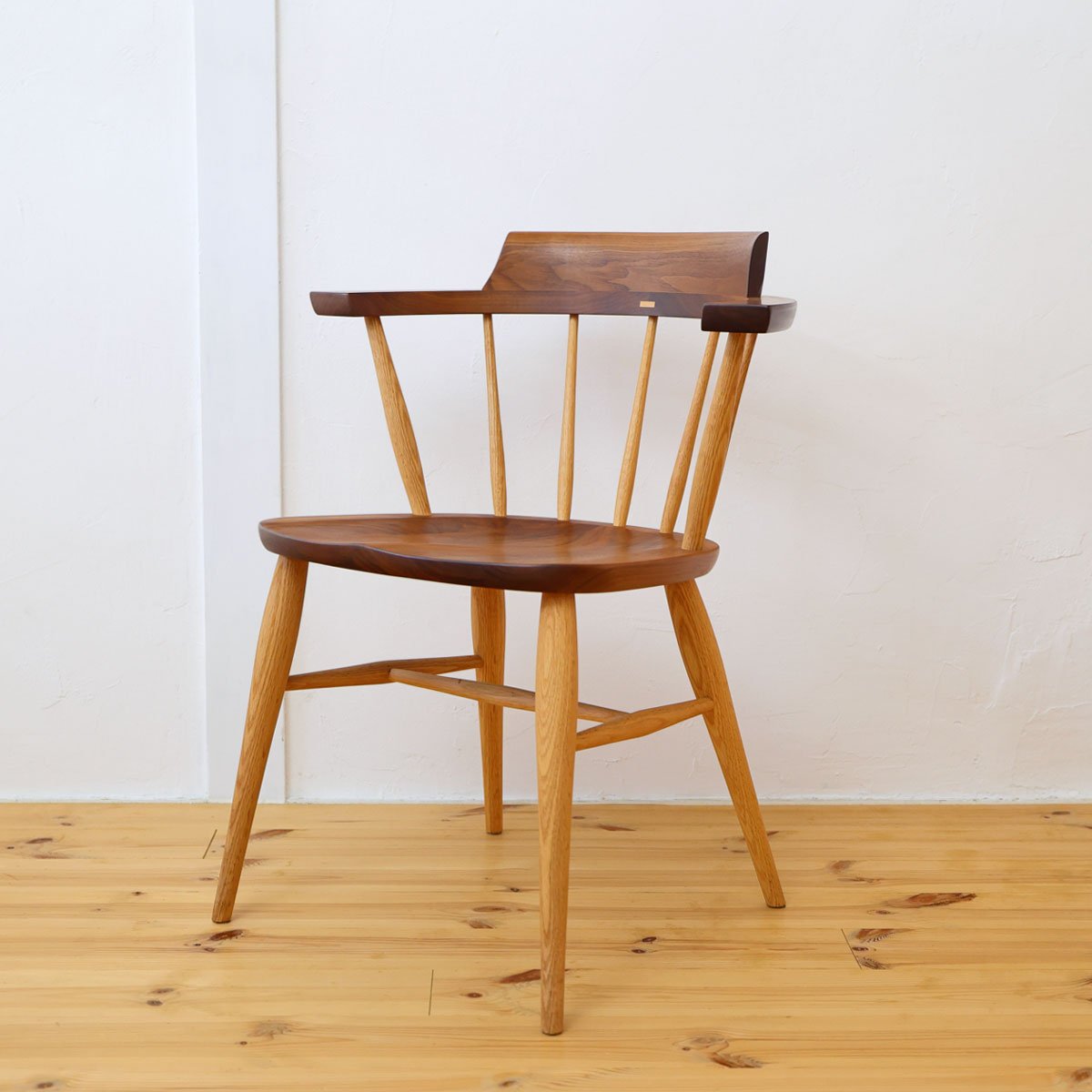 高山ウッドワークスのキャプテンチェア