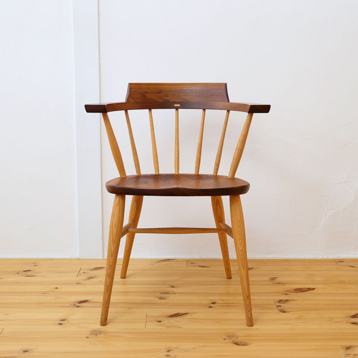 ③ 柏木工 キャプテンチェア SC3K WO ウォールナット オーク 高山ウッド キャプテンチェア|ウォールナット×オーク|高山ウッドワークス