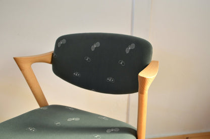 ミナペルホネンのチョウチョ生地のNo42チェア