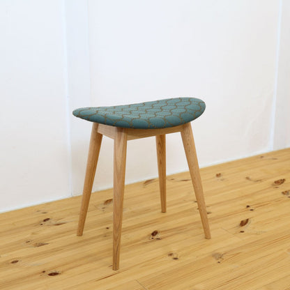 ミナペルホネン スツール（タンバリン生地、スモーキーグリーン座面）の全体写真