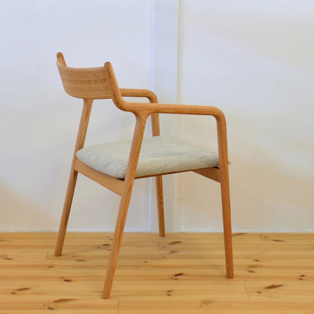 宮崎椅子製作所 Pepeチェア 斜め右後側の全体写真