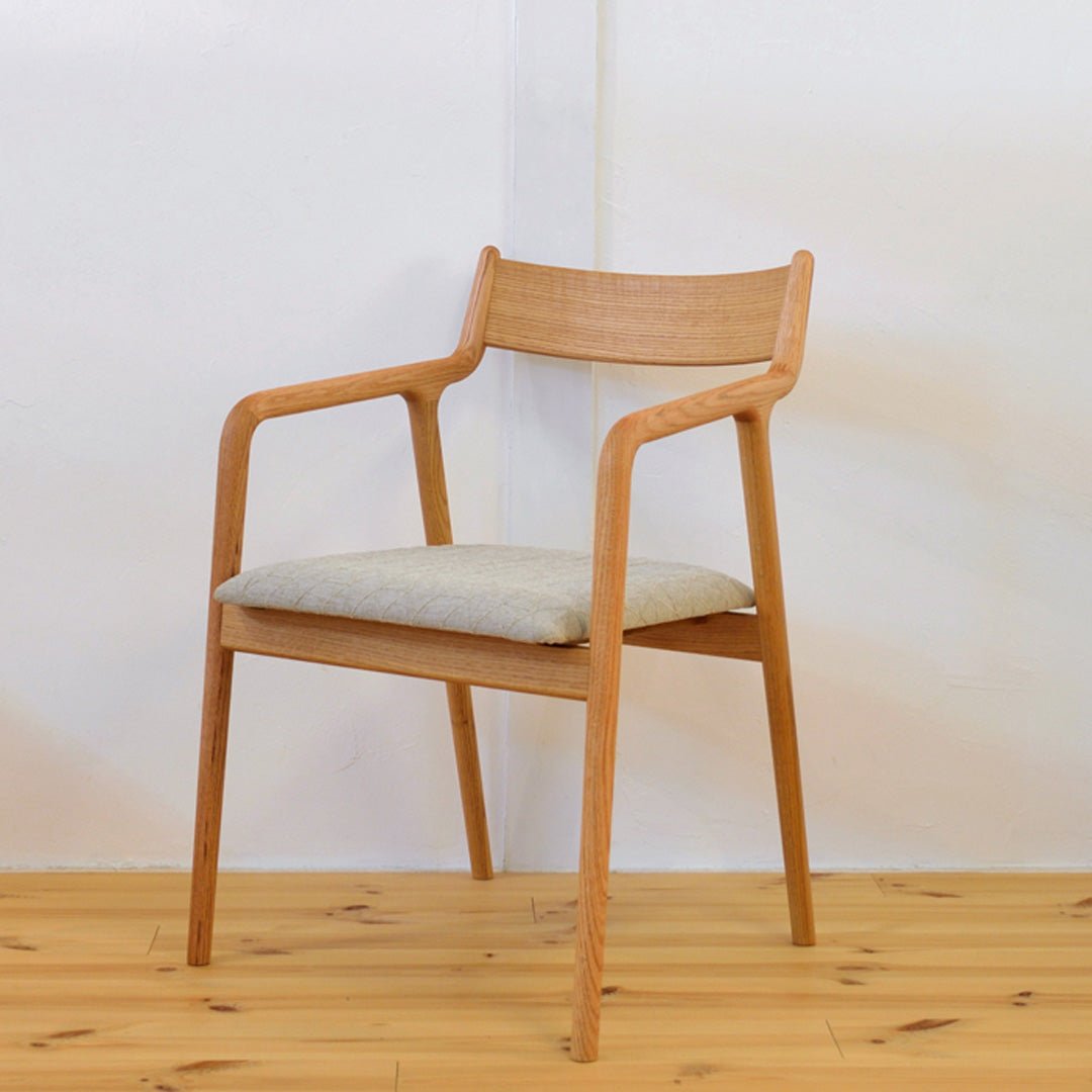 pepe チェア｜宮崎椅子製作所｜ペペアームチェア 背板タイプ – カ