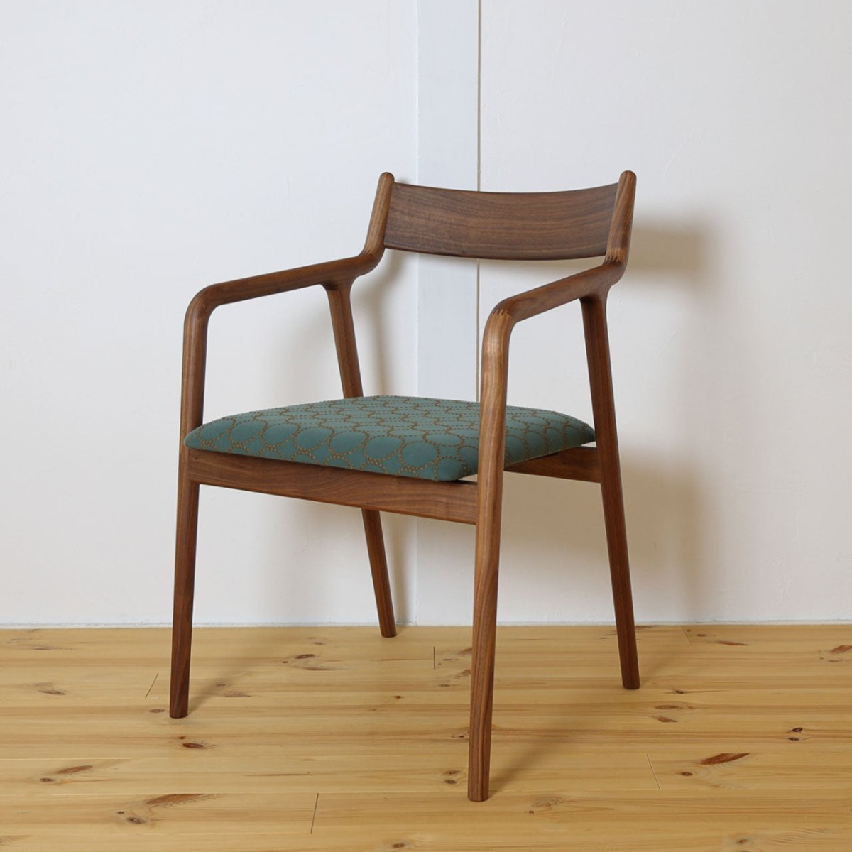 pepe チェア｜宮崎椅子製作所｜ペペアームチェア 背板タイプ – カ