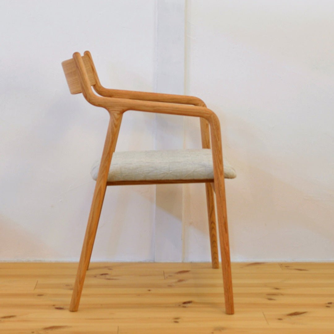 宮崎椅子製作所 Pepeチェア 背板タイプの横からのシルエット