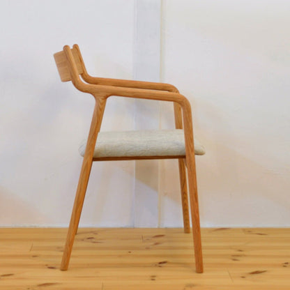 宮崎椅子製作所 Pepeチェア 背板タイプの横からのシルエット