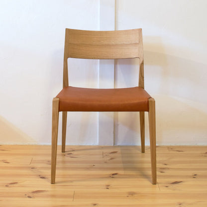 日進木工 DCC-096 チェア正面（オーク材）