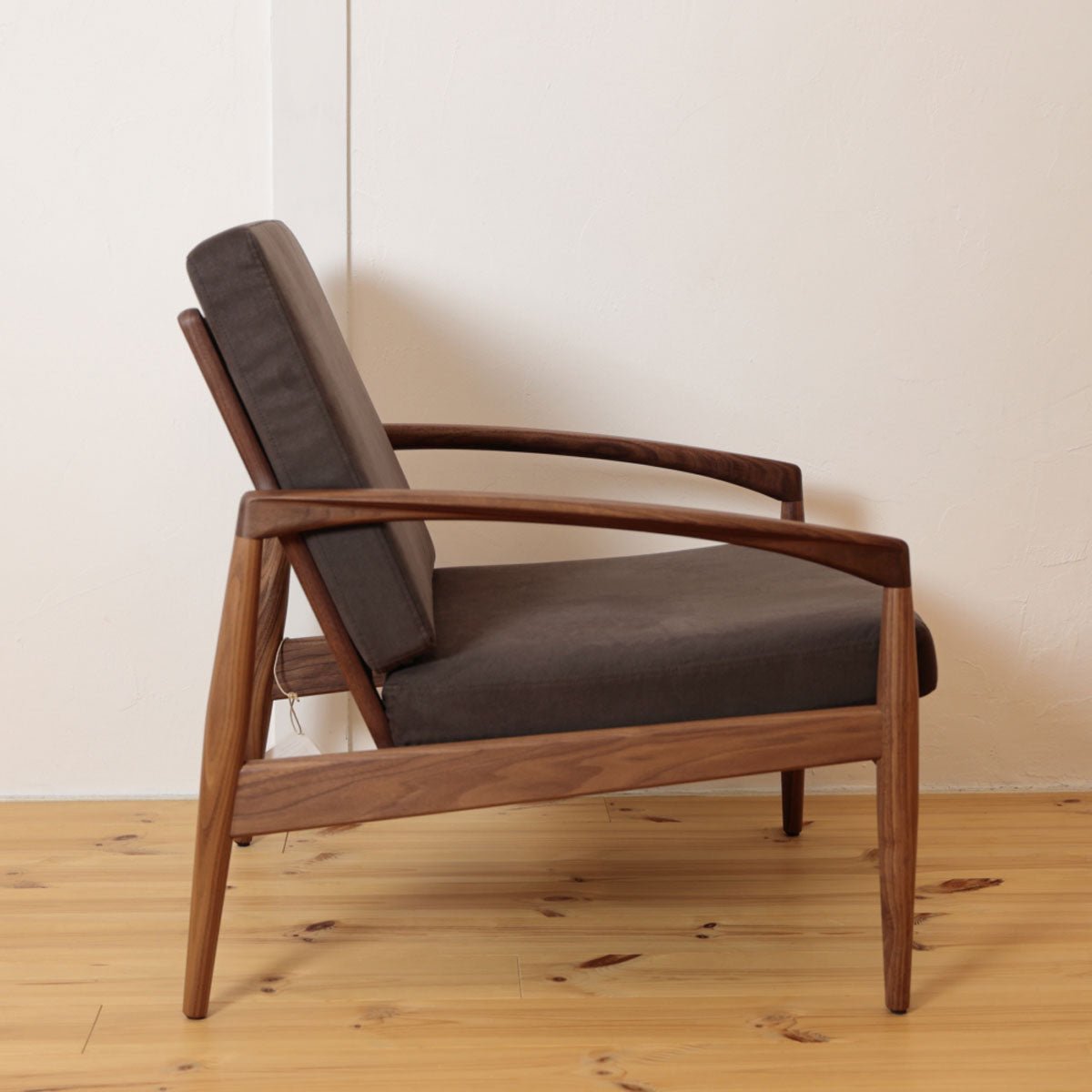 ペーパーナイフソファ 1P（1人掛け） 宮崎椅子製作所 横向き全体、カイ・クリスチャンセンデザイン