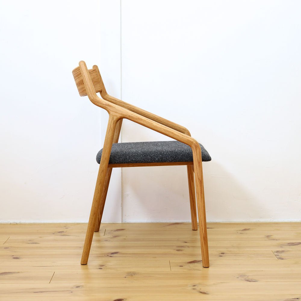 ペペサイドチェア 宮崎椅子製作所 横から見たシルエット