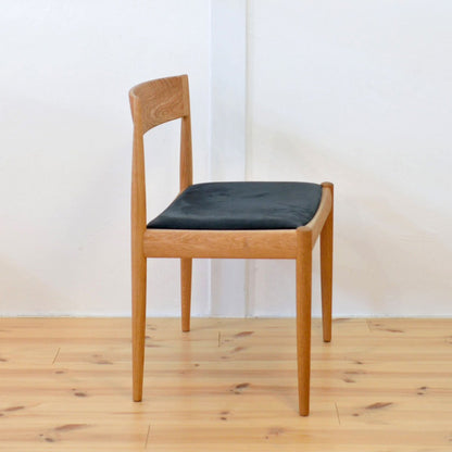 斜め横から見たUNI-senior 4110 チェア、カイ・クリスチャンセンの北欧デザイン