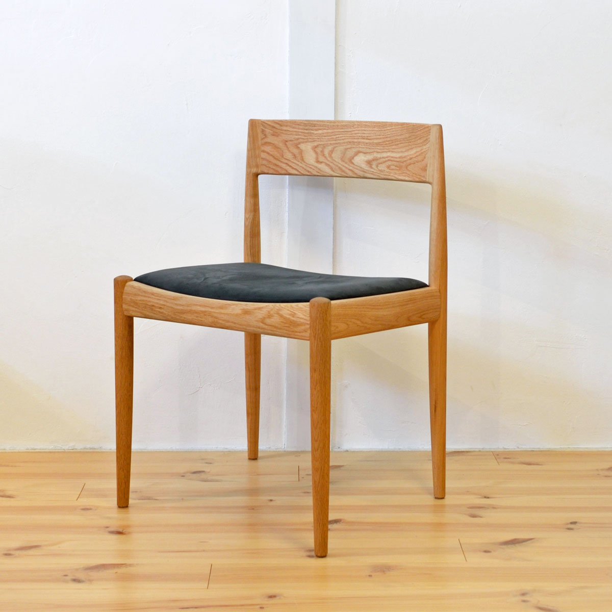 カイ・クリスチャンセンデザイン、宮崎椅子製作所のUNI-senior 4110 チェア