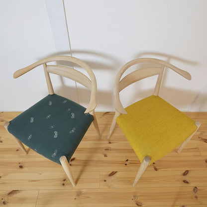 ミナペルホネン生地の日進木工WOC-132 チェア、上から見た写真